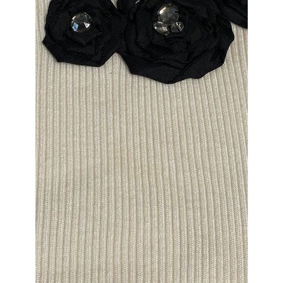 Woman’s Ruby Rd. Petite SZ PM Ribbed White Top & Bling Black Flowers - Picture 4 of 6